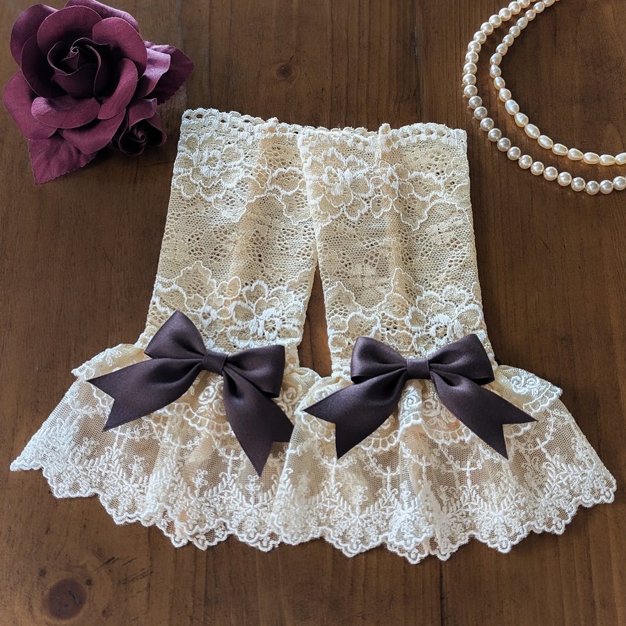 Aria Double Ruffle Lace Cuffs in Chocolat