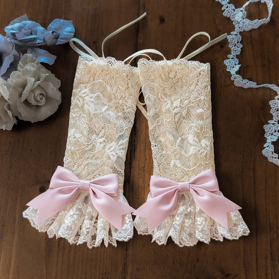 Aria Lace-up Armwarmers in Pink